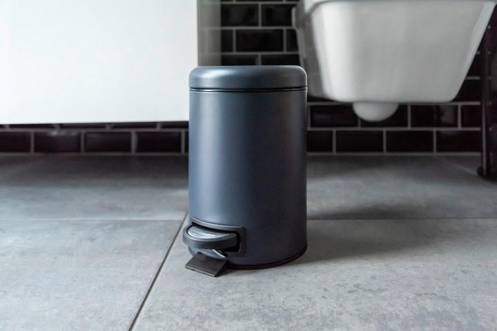 Actual product image Wenko Pedal bin Leman navy 3 ltr. (3 l)