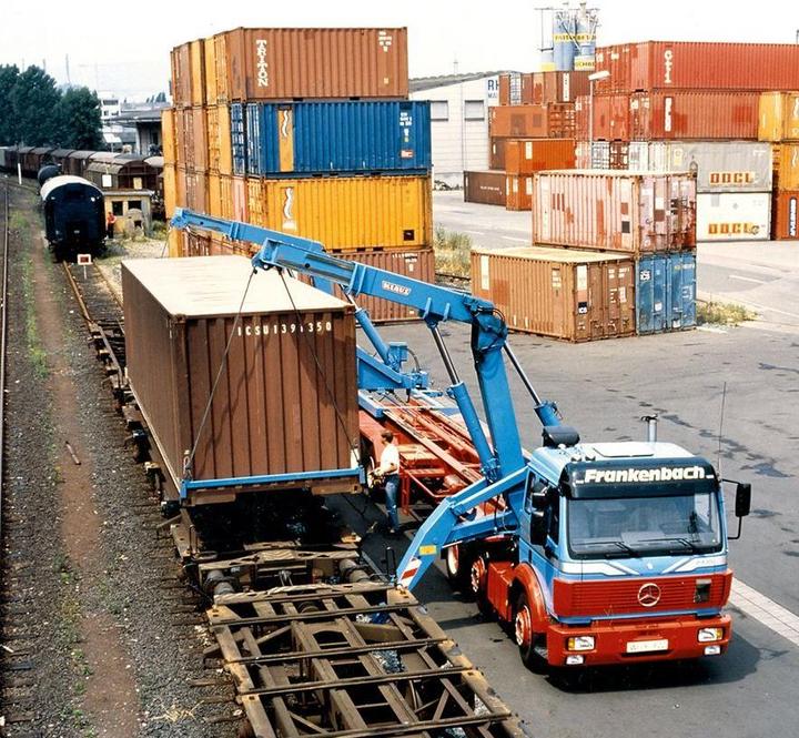Produktbild Jahrbuch Lastwagen 2024 (Deutsch, Bernd Regenberg, 2023)
