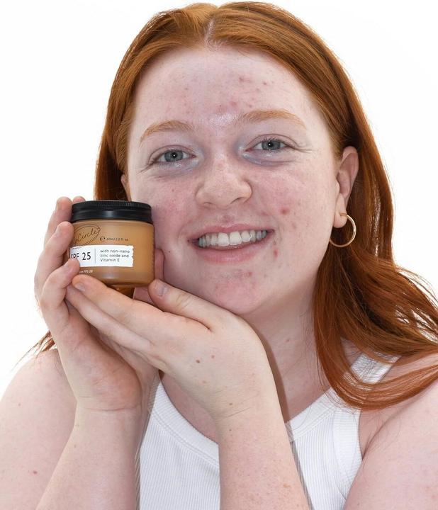 Image du produit UpCircle SPF 25 avec huile de graines de framboise (Crème solaire, SPF 25, 60 ml, 60 g)
