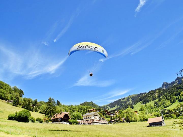 Produktbild Smartbox Tandem-Paragliding-Flug in der Region Gruyère für 1 Person (1 Pers.)