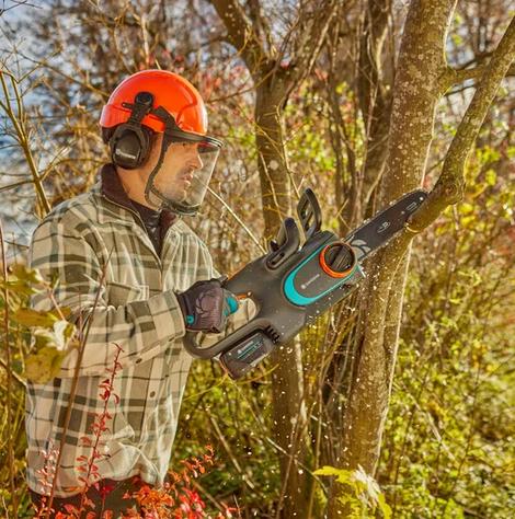 Actual product image Gardena Cordless chainsaw PowerSaw 250/18V P4A Ready-T-U Set (Battery chain saw)