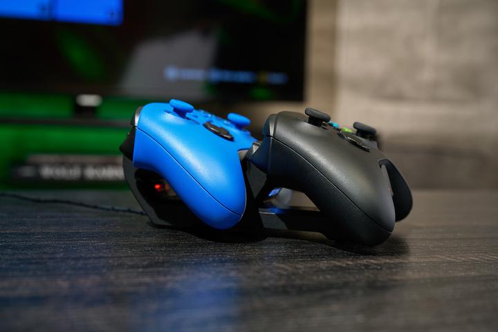 Produktbild PowerA Duo Charging Station (Xbox One X, Xbox Series S, Xbox One S, Xbox Series X)