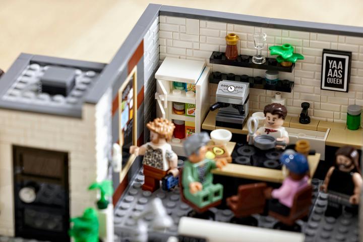 Immagine prodotto LEGO Qeer Eye- Il loft dei Fab 5 (10291, LEGO Creator Expert, Set LEGO rari)