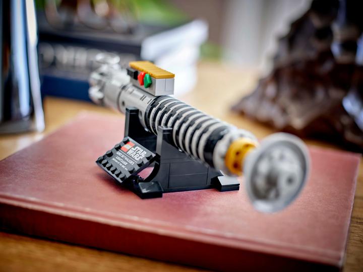 Produktbild LEGO Skywalkers Lichtschwert (40730, LEGO Star Wars)