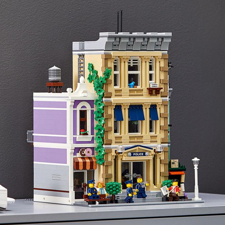 Actual product image LEGO Police Station (10278, LEGO Creator Expert, LEGO Rare Sets)