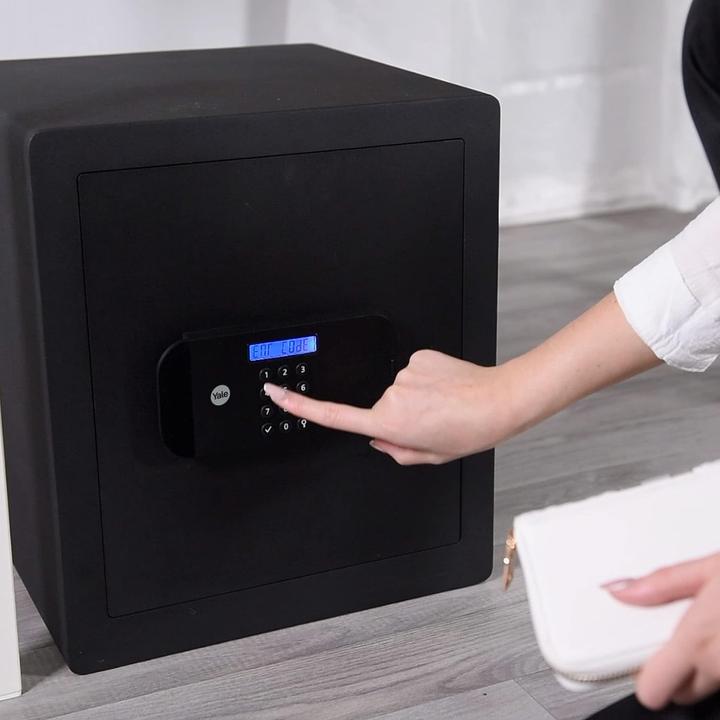 Actual product image Yale Safe laptop (26.90 l)