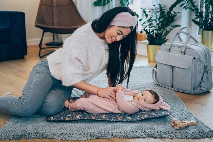 Productafbeelding Bizzi Growin POD Baby Reis Verzorgingstas - Vegan Leer - Fluister Grijs