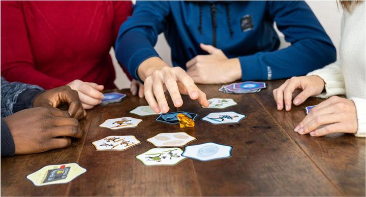Actual product image Asmodée FlexiQ Dice & Card Board Game 'Hands Up!' 112045 from 7+ Years