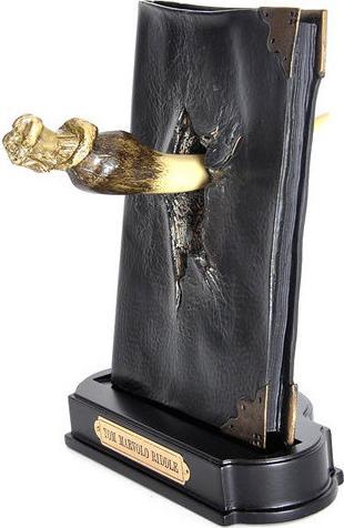 Actual product image Noble Collection Harry Potter: 1/1 Tom Riddle's diary with basilisk rice tooth