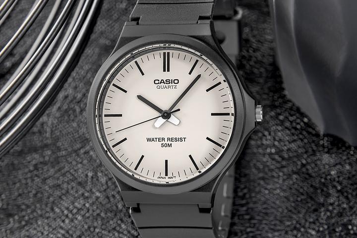 Image du produit Casio Collection - MW-240-7E (Montre analogique, 43 mm)