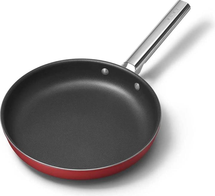 Actual product image Smeg CKFF2801RDM Frying pan Ø 28 cm, red (28 cm, Frying pan, Stainless steel, Aluminium)