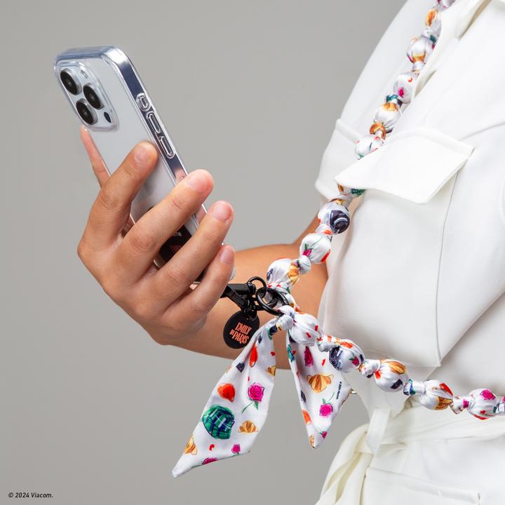 Produktbild Caseme Perlentuchkette für Smartphone zum Thema Emily in Paris