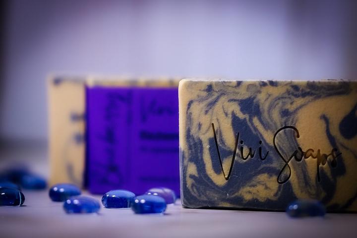Produktbild Vivi Soaps Blaubeere - Thymian Ziegenmilchseife (Hartseife)