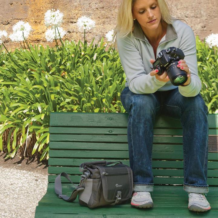 Produktbild Lowepro Nova Sport 7L AW Slate Grey (Kamera Schultertasche)