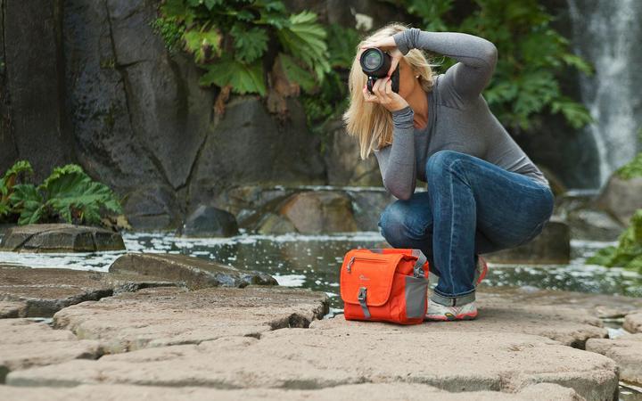 Produktbild Lowepro Nova Sport 7L AW Slate Grey (Kamera Schultertasche)