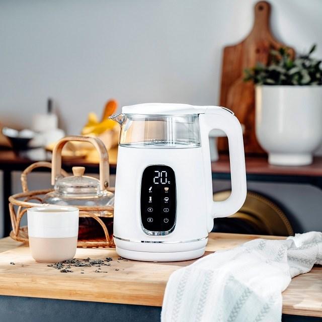 Actual product image Adler AD 1305 electric kettle white/silver (1.70 l)