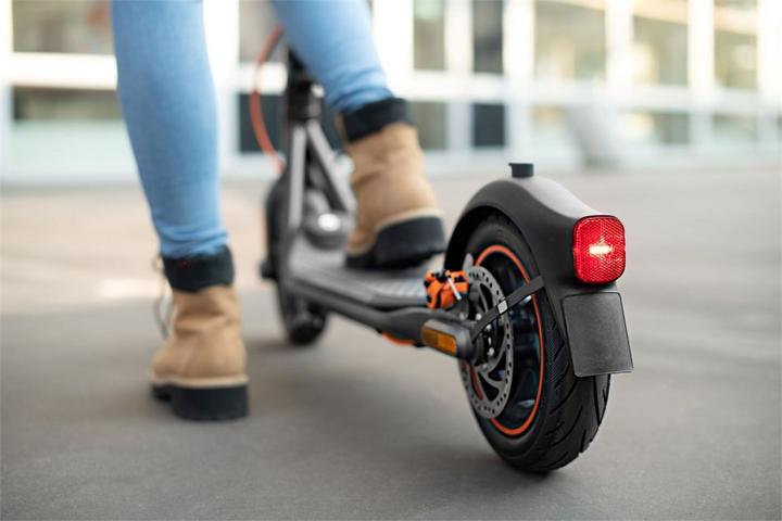 Productafbeelding Segway-Ninebot KickScooter F40D II van Segway (20 km/h, 40 km, 350 W)