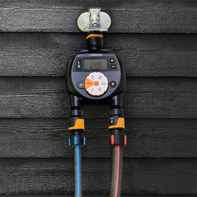 Produktbild Fiskars Zeitschaltuhr/Timer mit 2 Ausgängen, Für alle gängigen Wasserhahngrössen, Leicht ablesbares L (Bewässerungsuhr)