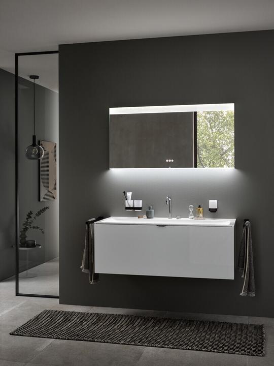 Produktbild Emco MI 250+ LED-Lichtspiegel, breiter Lichtausschnitt oben, Touch-Bedienfeld, Breite 600mm, 1070600