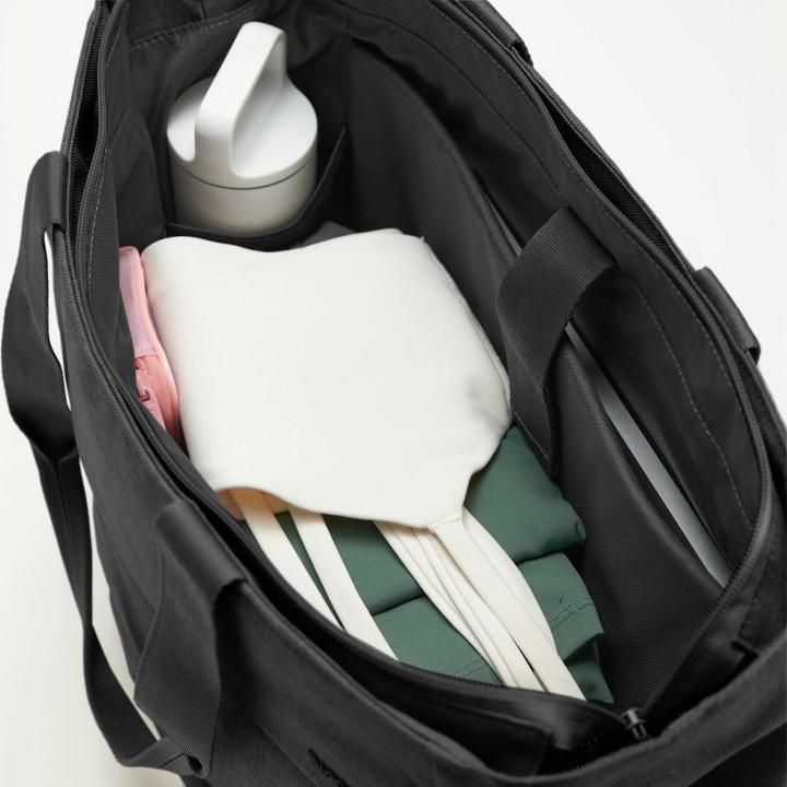 Actual product image Incase Crosstown Tote - Black (Case)