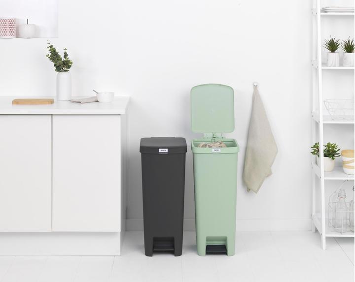 Actual product image Brabantia StepUp 40 l waste bin, light green (40 l)