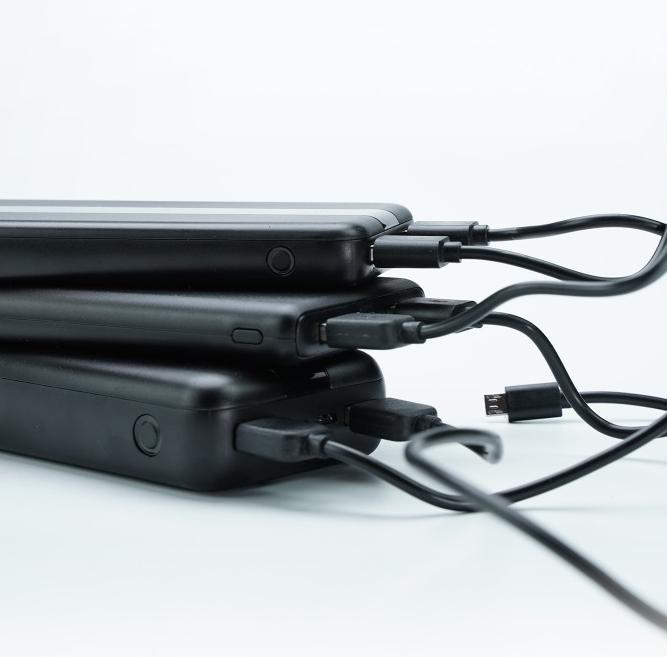 Immagine prodotto Techly Caricabatterie della banca di potenza 10000mAh 2x USB 1x USB-C con cavo USB-C (10000 mAh, 10 W, 37 Wh)
