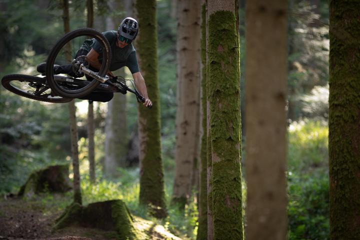 Actual product image Rockrider Mountainbike Feel 900 S All Mountain Team Edition Carbon 29 Zoll Schwarz