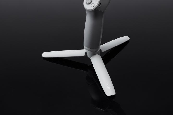 Actual product image DJI OM 4 - Osmo Mobile 4 smartphone gimbal (0.23 kg)