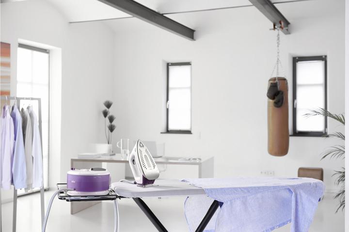 Actual product image Braun CareStyle Compact IS 2144 VI steam ironing station (2400 W, 440 g/min)