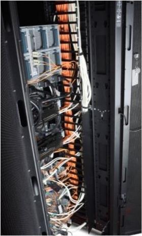 Produktbild APC Hinged Covers for NetShelter SX 750mm Wide Vertical Cable Manager