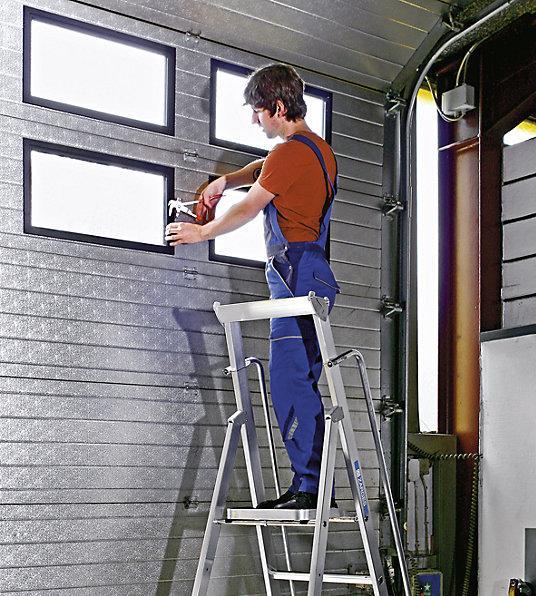 Image du produit Zarges Escabeau en aluminium avec grande plate-forme. (Échelle deux plans, 243 cm)