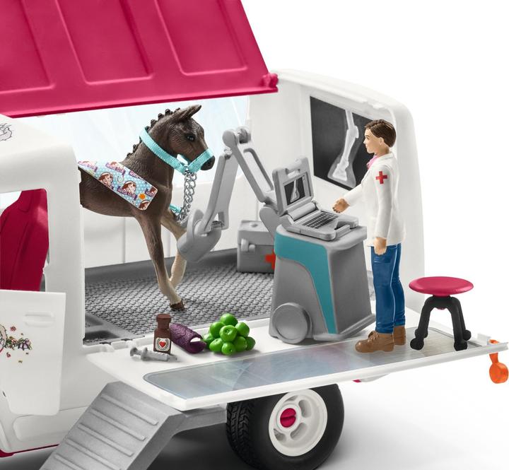 Image du produit Schleich Vétérinaire mobile avec un poulain hanovrien