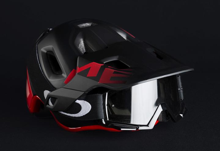 Actual product image MET Roam (52 - 56 cm)