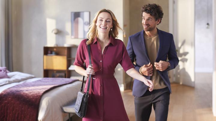 Image du produit Philips Défroisseur vapeur portable pour vêtements couchés et suspendus (1600 W, 32 g/min)