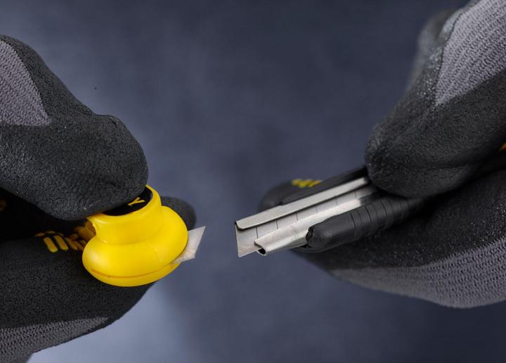 Actual product image Stanley Knife MPO 1-10-409 L.135mm Blade-L.9,5mm W.9mm (Cutters)