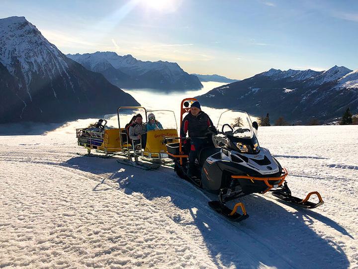 Immagine prodotto Smartbox Escursione gastronomica in quota con fonduta e viaggio in moto per 6 persone a L'Aquila (6 pers.)