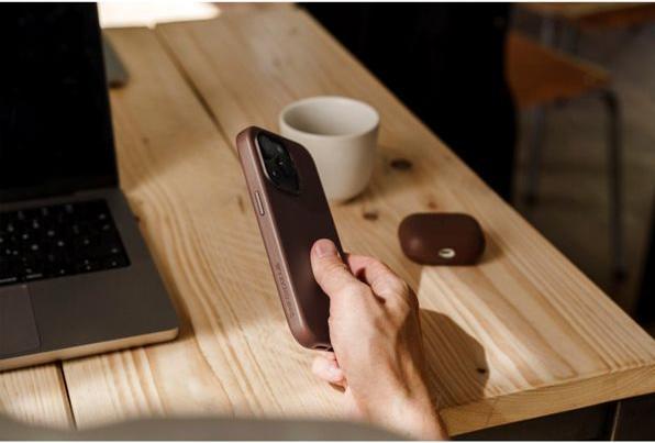 Actual product image Woodcessories Bio Leather Case (Apple iPhone 15 Pro)