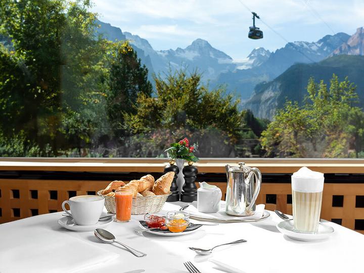 Actual product image Smartbox 1 night bien-être avec spa et massage dans les Alpes suisses (2 pers.)