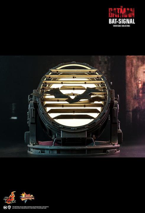 Actual product image Hot Toys The Batman Movie Masterpiece réplique 1/6 Bat-Signal 23 cm