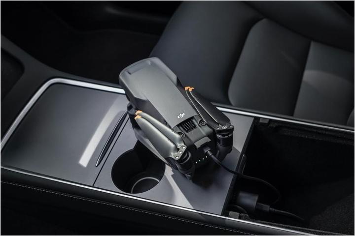 Produktbild DJI Mavic 3 Tragbares Ladegerät (Drohnen Ladegerät, DJI Mavic 3 Pro Cine, DJI Mavic 3, DJI Mavic 3 Pro, DJI Mavic 3 Cine, DJI Mavic 3 Classic, DJI Avata, DJI Air 3, DJI Air 3s, DJI Flip, DJI Avata 2, DJI Neo, DJI Goggles 2)