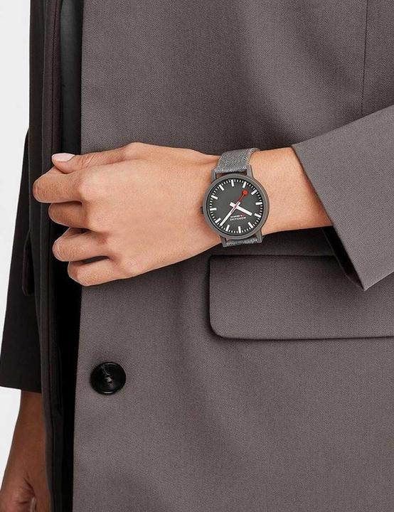 Image du produit Mondaine Essence Shades of Grey (Montre analogique, Swiss Made, 41 mm)