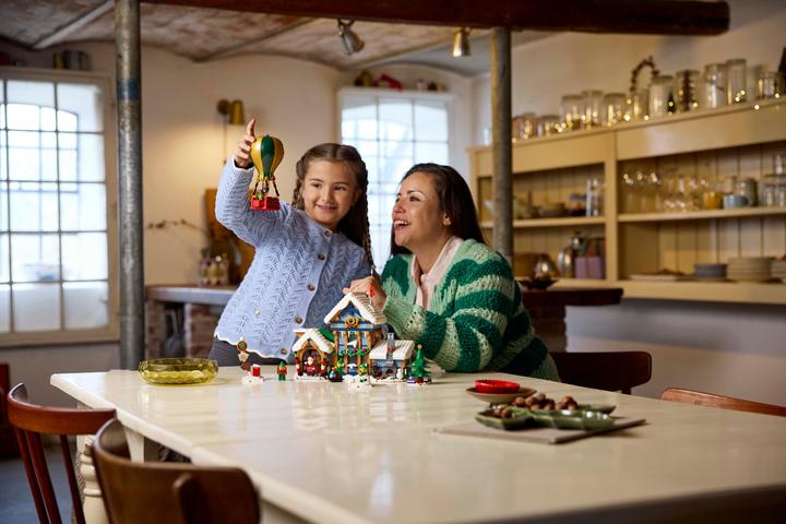 Image du produit LEGO Bureau de poste du Père Noël (10339, LEGO Icons, LEGO difficiles à trouver)