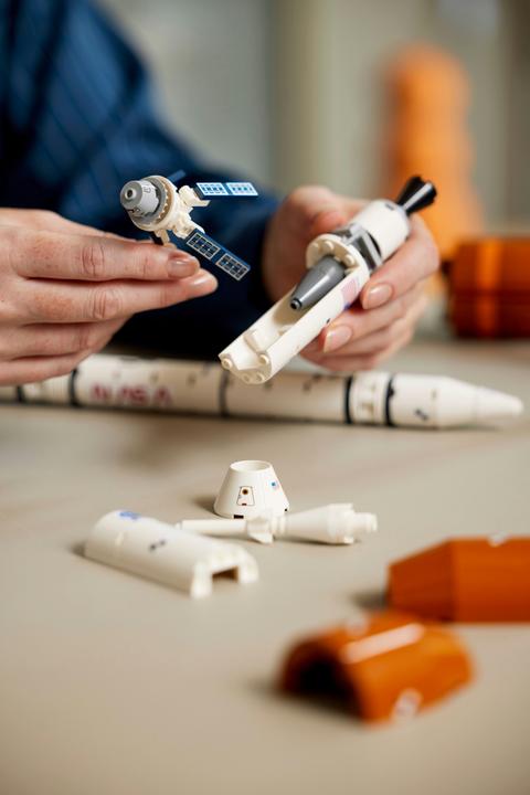 Image du produit LEGO Base de lancement Artemis de la NASA (10341, LEGO Icons, LEGO difficiles à trouver)
