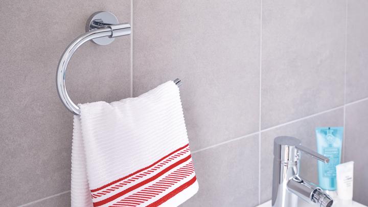 Produktbild tesa EXXCELLENT Handtuchring inkl. Klebelösung ohne Bohren