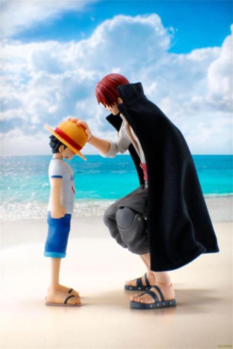 Actual product image Bandai One Piece S.H.Figuarts Actionfiguren 2er-Pack Shanks & Monkey D. Luffy Childhood Ver.