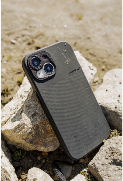 Actual product image Moment Case MagSafe for iPhone 15 Black (Apple iPhone 15)