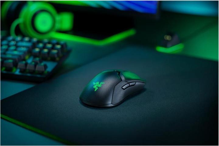 Actual product image Razer Viper Ultimate with Dockingstation (Wireless)