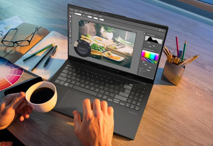 Immagine prodotto ASUS Vivobook Pro 15 OLED N6506CU-MA040WS (90NB15E3-M002H0) (15.60", 24 GB, 1000 GB, Ing. Int.)