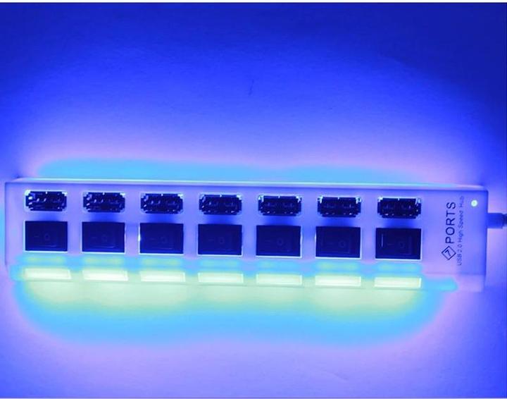 Actual product image Hermex USB hub USB-A 2.0 7-port adapter with on/off switch and light (USB-A, 7 Ports)