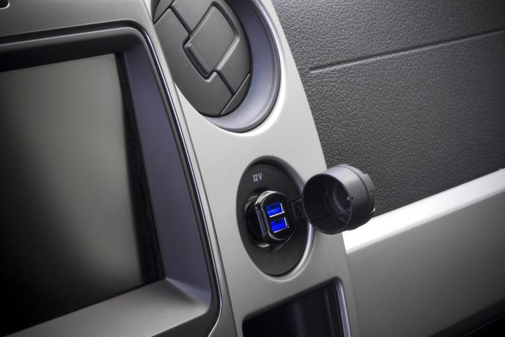 Image du produit Scosche reVOLT 12W + 12W Chargeur voiture double USB 12W, iPad